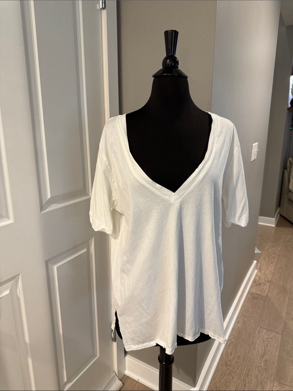POL Relaxed V-Neck Short Sleeve Tee in White